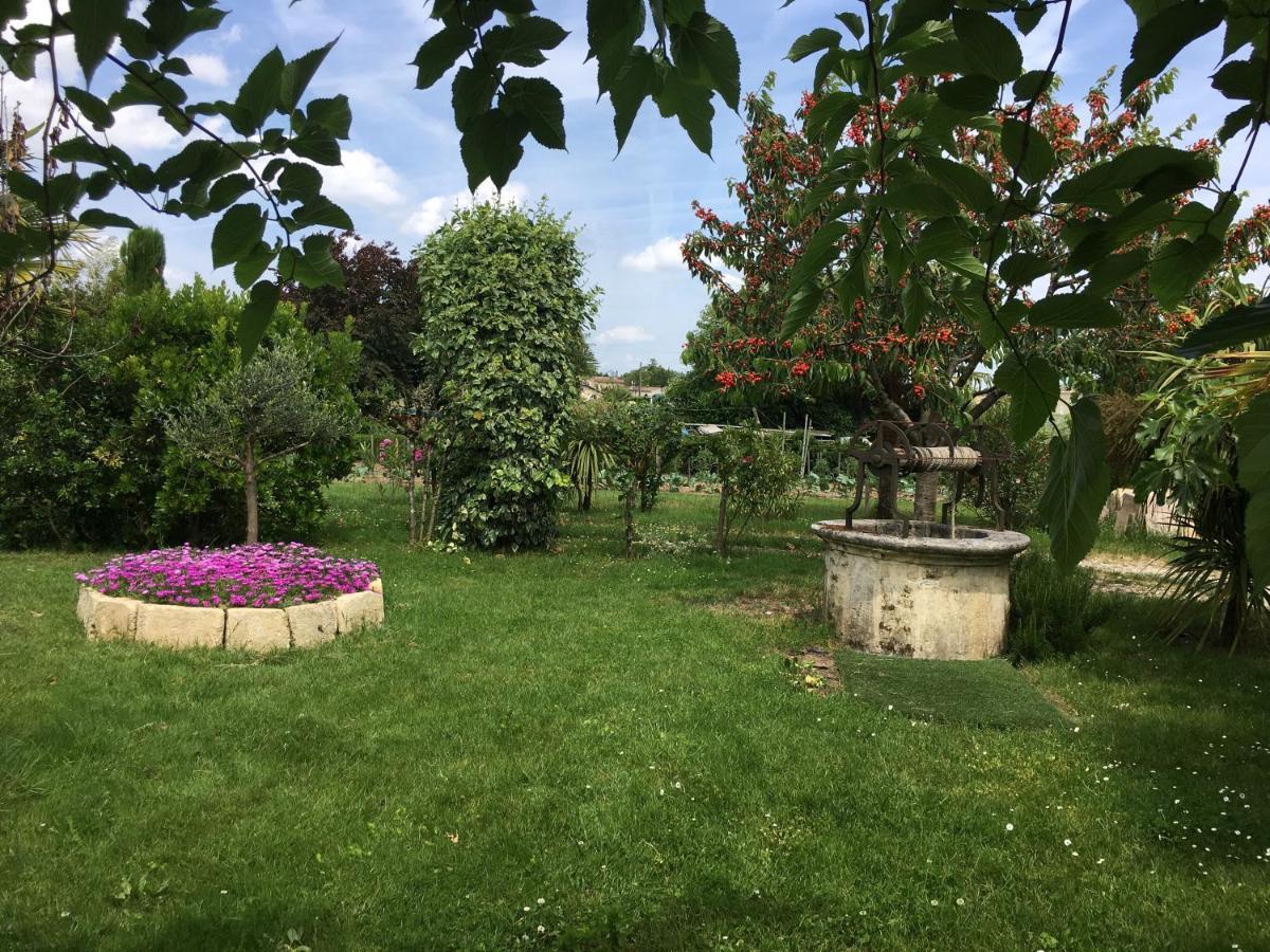 Gites Face Riviere Saint-Emilion Vignonet Exterior photo