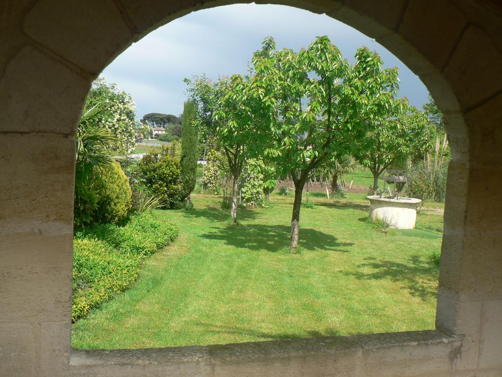 Gites Face Riviere Saint-Emilion Vignonet Exterior photo