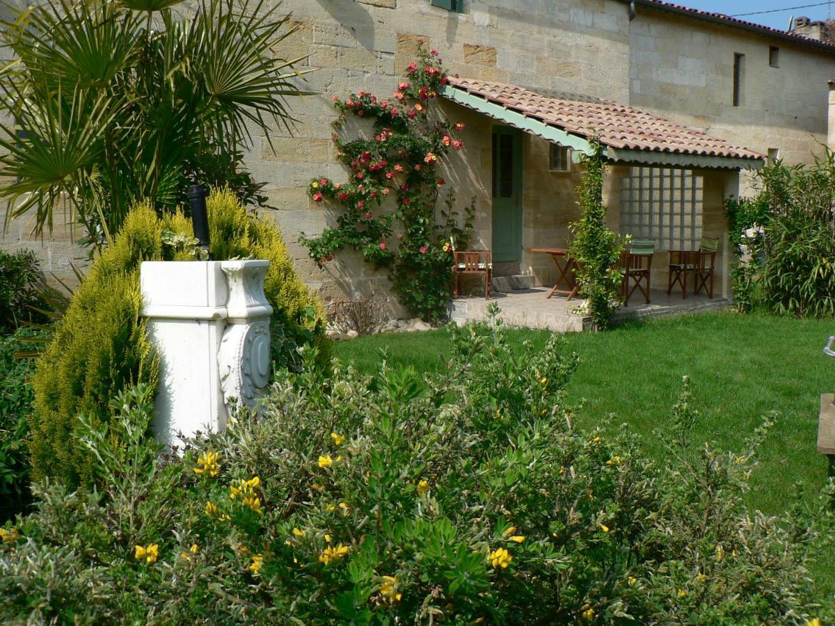 Gites Face Riviere Saint-Emilion Vignonet Exterior photo