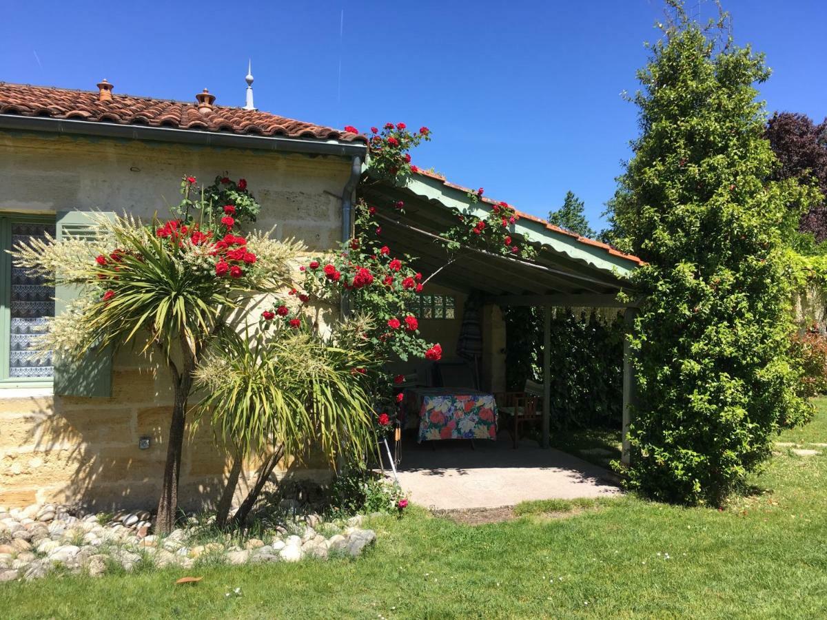 Gites Face Riviere Saint-Emilion Vignonet Exterior photo